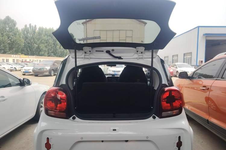 Used Roewe Clever 2022 311km QiQi BoBo Edition Trunk