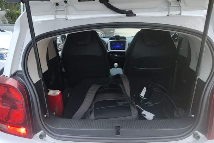 Used Roewe Clever 2022 311km QiQi BoBo Edition Trunk