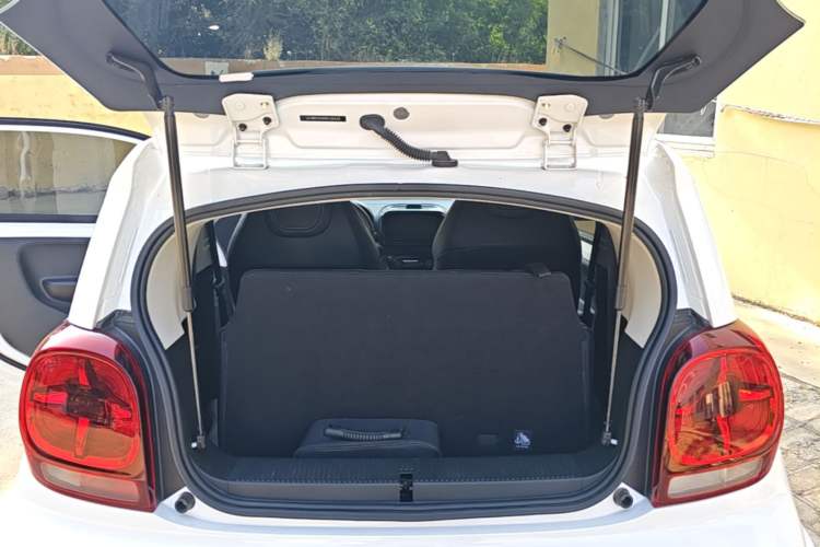 Used Roewe Clever 2022 311km QiQi BoBo Edition Trunk