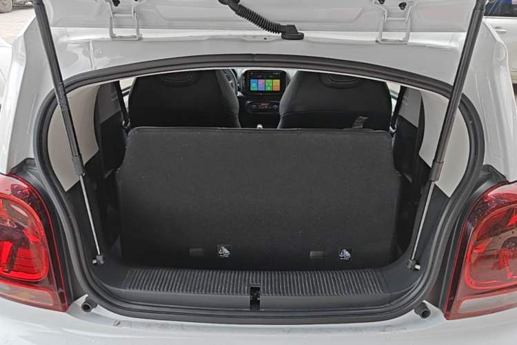 Used Roewe Clever 2022 311km QiQi BoBo Edition Trunk
