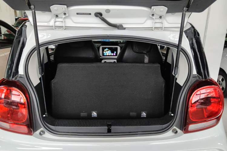 Used Roewe Clever 2022 311km QiQi BoBo Edition Trunk