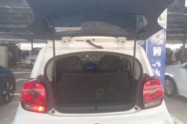 Used Roewe Clever 2022 311km QiQi BoBo Edition Trunk