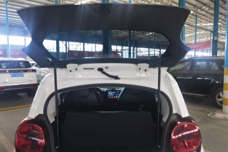 Used Roewe Clever 2022 311km QiQi BoBo Edition Trunk