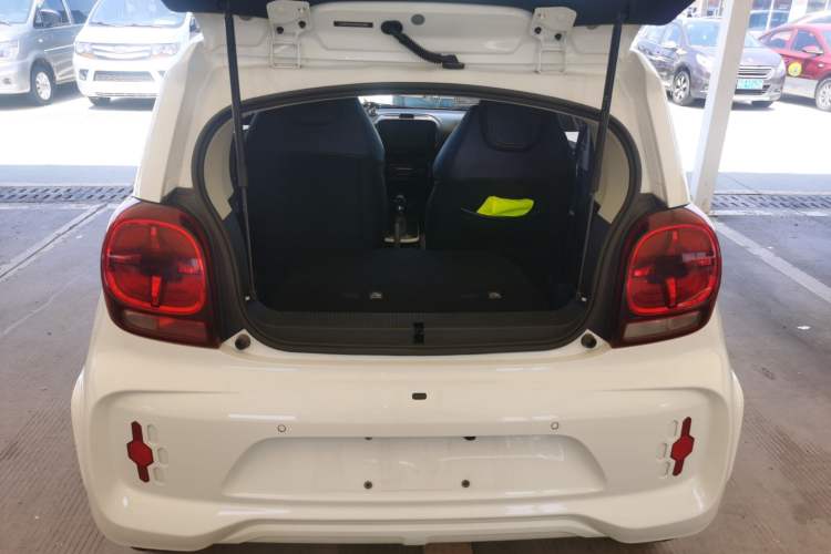 Used Roewe Clever 2022 311km QiQi BoBo Edition Trunk