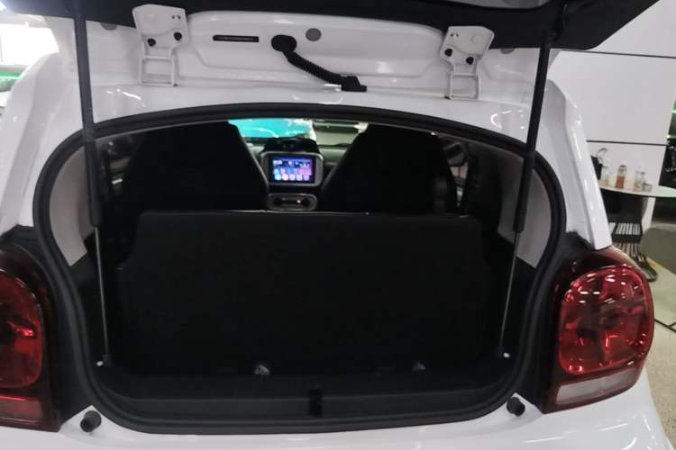 Used Roewe Clever 2022 311km QiQi BoBo Edition Trunk