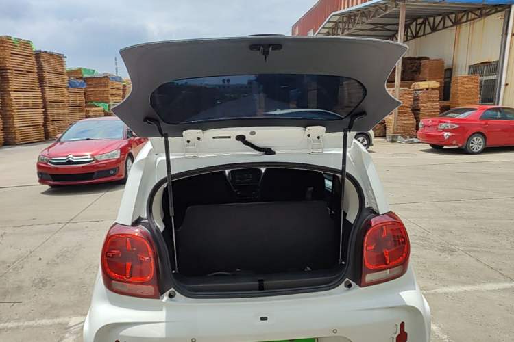 Used Roewe Clever 2022 311km QiQi BoBo Edition Trunk