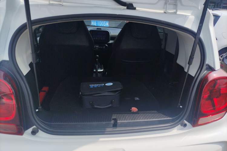 Used Roewe Clever 2022 311km QiQi BoBo Edition Trunk