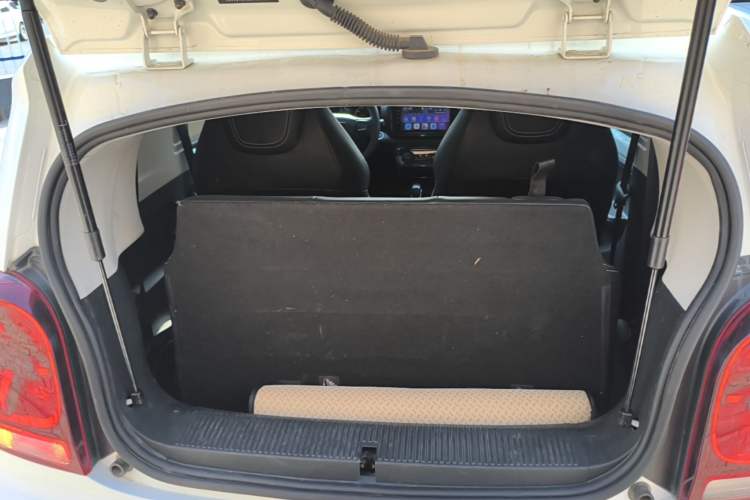 Used Roewe Clever 2022 311km QiQi BoBo Edition Trunk