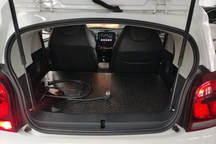 Used Roewe Clever 2022 311km QiQi BoBo Edition Trunk