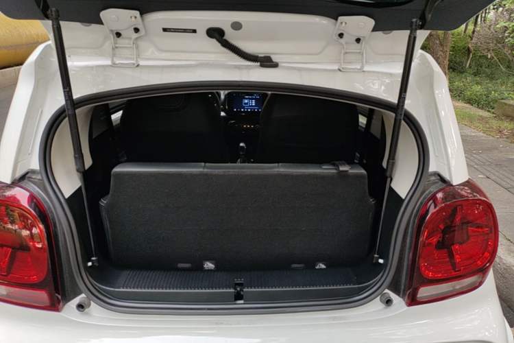 Used Roewe Clever 2022 311km QiQi BoBo Edition Trunk