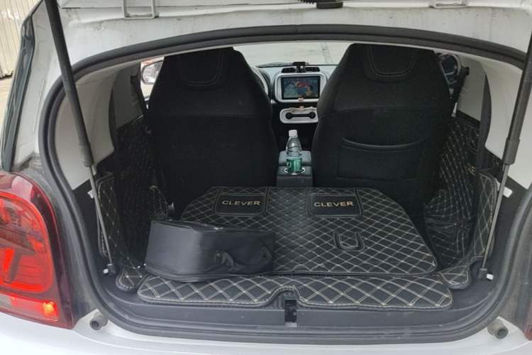 Used Roewe Clever 2022 311km QiQi BoBo Edition Trunk