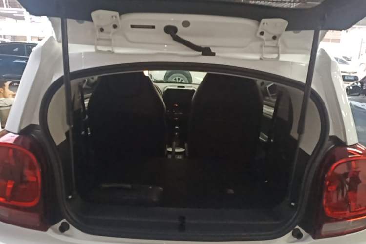 Used Roewe Clever 2022 311km QiQi BoBo Edition Trunk