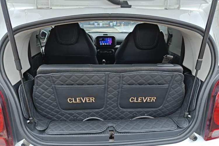 Used Roewe Clever 2022 311km QiQi BoBo Edition Trunk