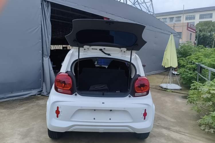 Used Roewe Clever 2022 311km QiQi BoBo Edition Trunk