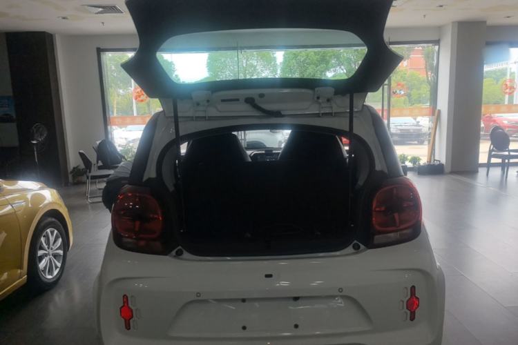 Used Roewe Clever 2022 311km QiQi BoBo Edition Trunk