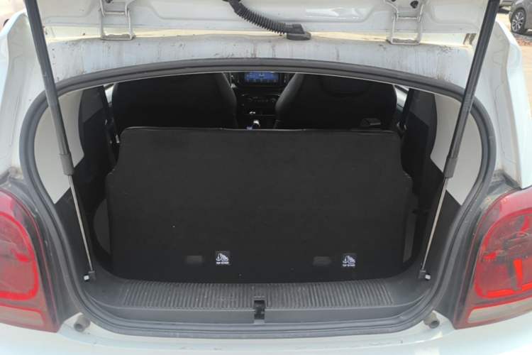 Used Roewe Clever 2022 311km QiQi BoBo Edition Trunk