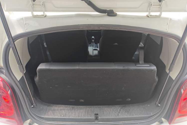 Used Roewe Clever 2022 311km QiQi BoBo Edition Trunk