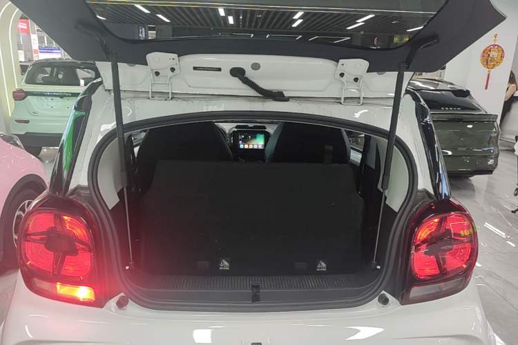 Used Roewe Clever 2022 311km QiQi BoBo Edition Trunk