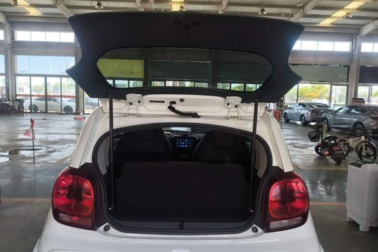 Used Roewe Clever 2022 311km QiQi BoBo Edition Trunk