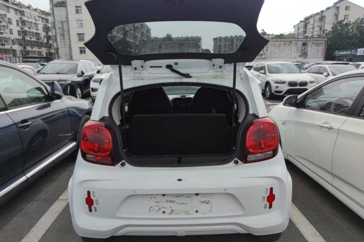 Used Roewe Clever 2022 311km QiQi BoBo Edition Trunk