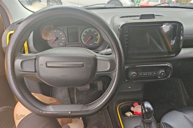 Used Roewe Clever 2022 311km QiQi BoBo Edition Center Console