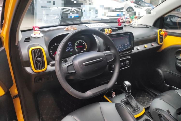 Used Roewe Clever 2022 311km QiQi BoBo Edition Center Console