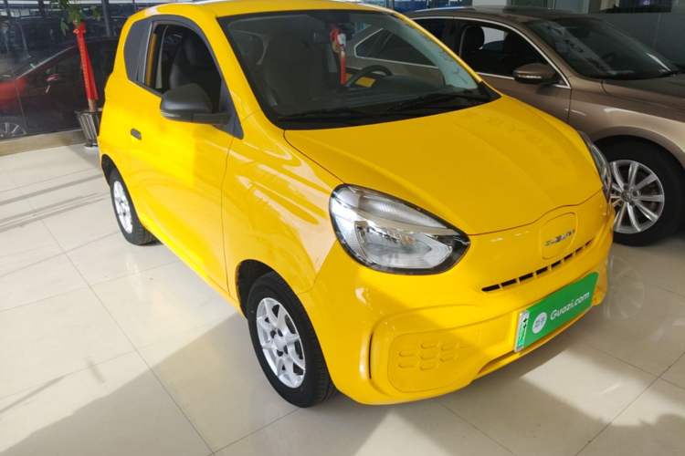 Used Roewe Clever 2022 311km QiQi BoBo Edition Front Right 45 Deg
