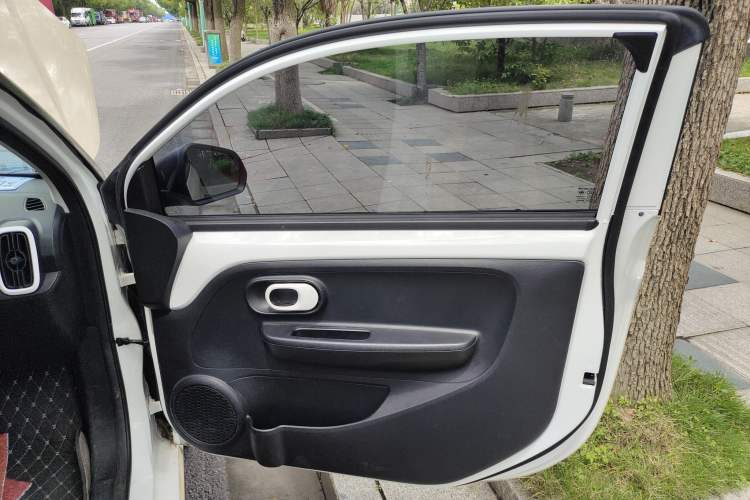 Used Roewe Clever 2022 311km QiQi BoBo Edition Interior 6