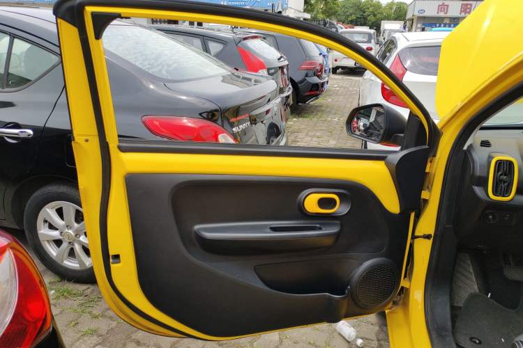 Used Roewe Clever 2022 311km QiQi BoBo Edition Interior 7