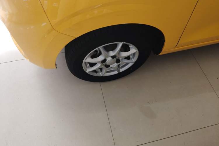 Used Roewe Clever 2022 311km QiQi BoBo Edition Left Front Wheel Hub