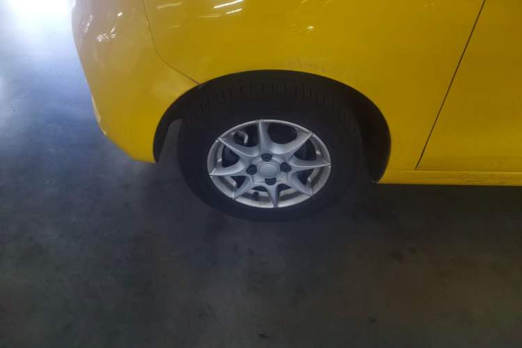 Used Roewe Clever 2022 311km QiQi BoBo Edition Left Front Wheel Hub