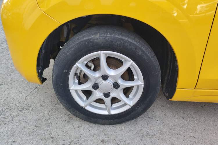 Used Roewe Clever 2022 311km QiQi BoBo Edition Left Front Wheel Hub