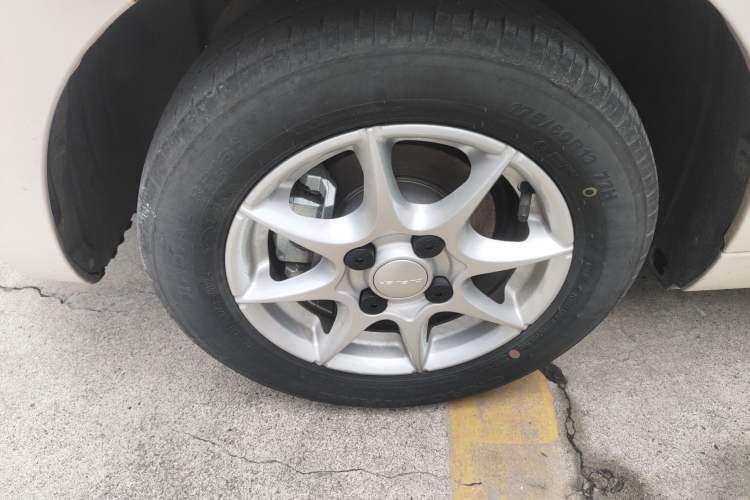 Used Roewe Clever 2022 311km QiQi BoBo Edition Left Front Wheel Hub