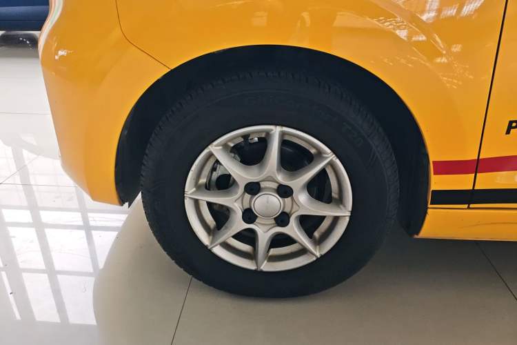 Used Roewe Clever 2022 311km QiQi BoBo Edition Left Front Wheel Hub