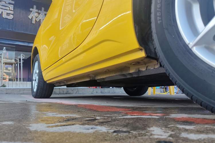 Used Roewe Clever 2022 311km QiQi BoBo Edition Left Side Sill