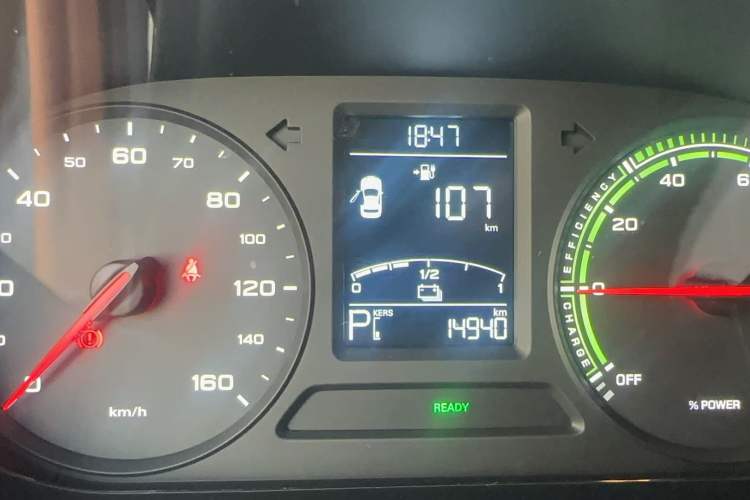 Used Roewe Clever 2022 311km QiQi BoBo Edition Odometer Close Up