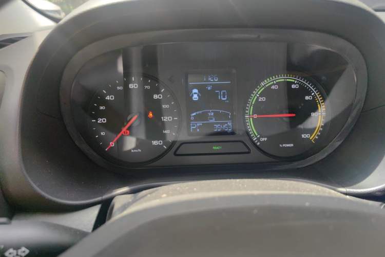 Used Roewe Clever 2022 311km QiQi BoBo Edition Odometer Close Up