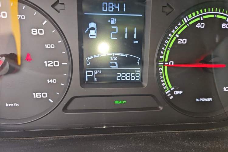 Used Roewe Clever 2022 311km QiQi BoBo Edition Odometer Close Up