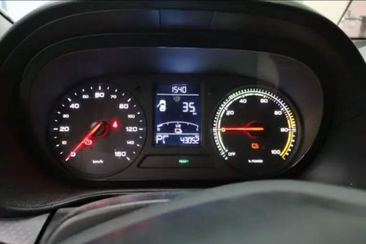 Used Roewe Clever 2022 311km QiQi BoBo Edition Odometer Close Up
