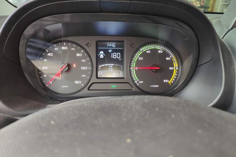 Used Roewe Clever 2022 311km QiQi BoBo Edition Odometer Close Up