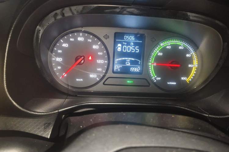 Used Roewe Clever 2022 311km QiQi BoBo Edition Odometer Close Up
