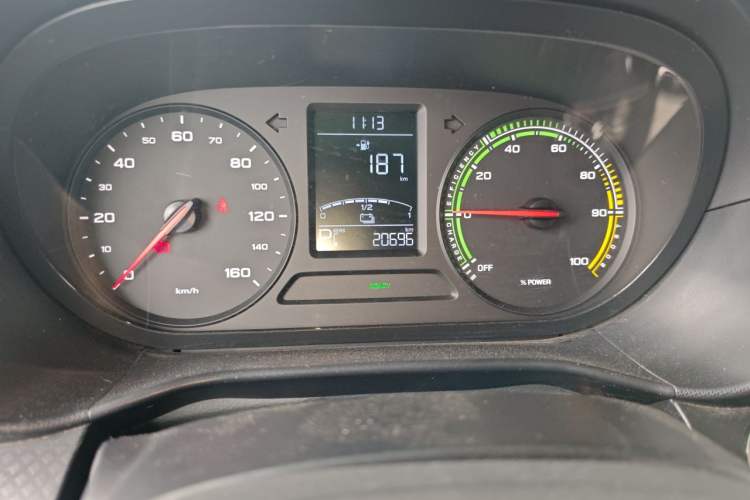 Used Roewe Clever 2022 311km QiQi BoBo Edition Odometer Close Up