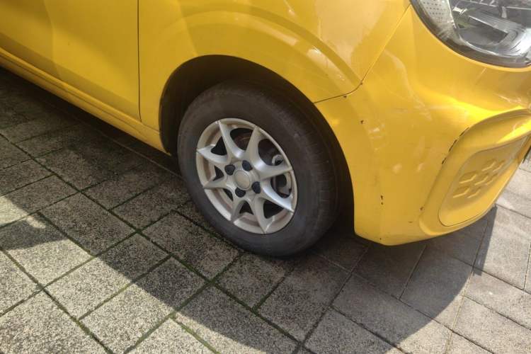 Used Roewe Clever 2022 311km QiQi BoBo Edition Right Front Wheel Hub