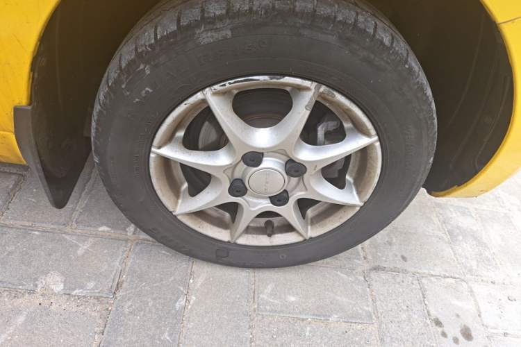 Used Roewe Clever 2022 311km QiQi BoBo Edition Right Front Wheel Hub
