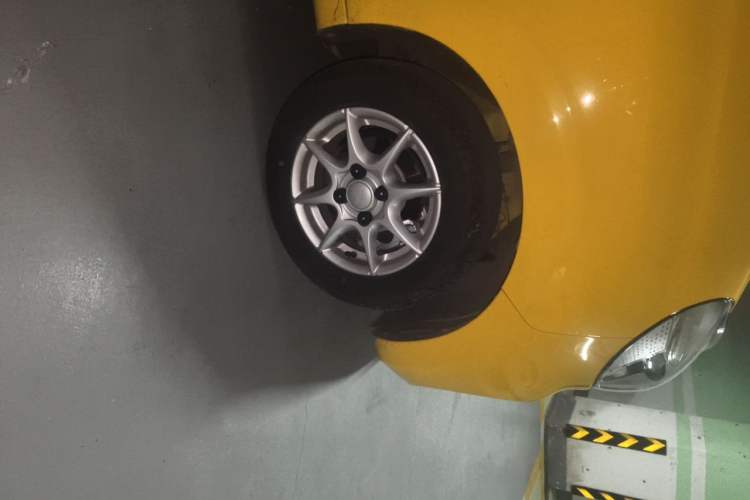 Used Roewe Clever 2022 311km QiQi BoBo Edition Right Front Wheel Hub