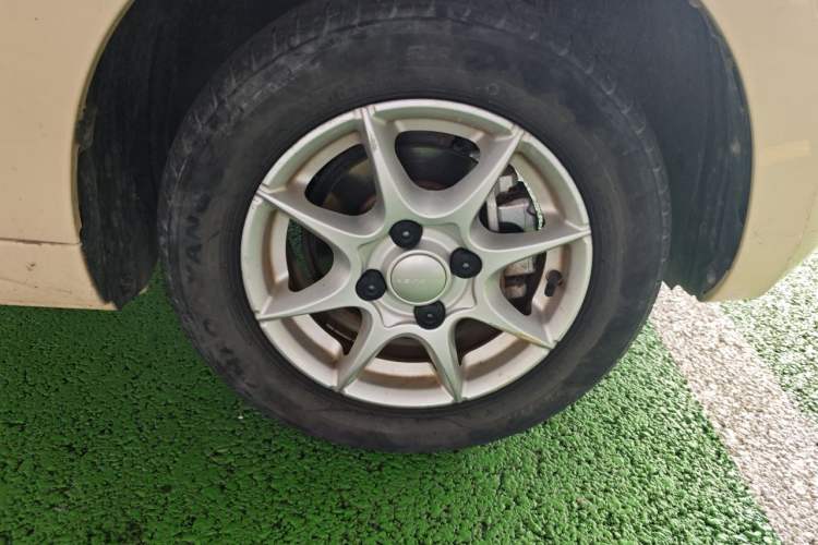 Used Roewe Clever 2022 311km QiQi BoBo Edition Right Front Wheel Hub