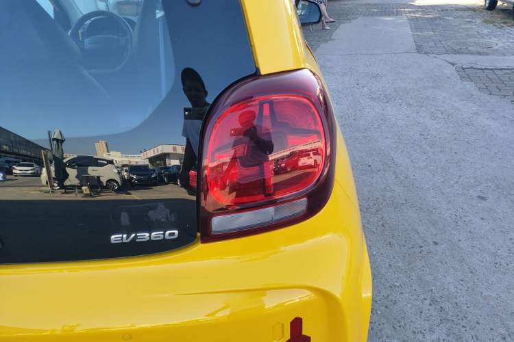 Used Roewe Clever 2022 311km QiQi BoBo Edition Right Rear Taillight