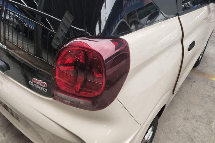Used Roewe Clever 2022 311km QiQi BoBo Edition Right Rear Taillight
