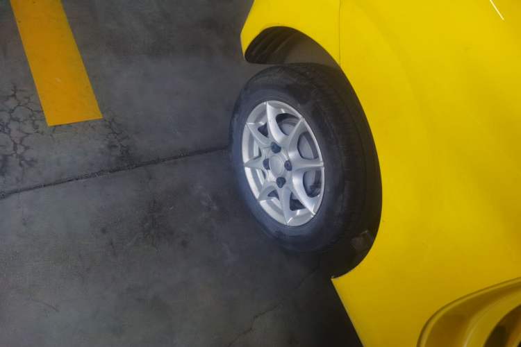 Used Roewe Clever 2022 311km QiQi BoBo Edition Right Rear Wheel Hub