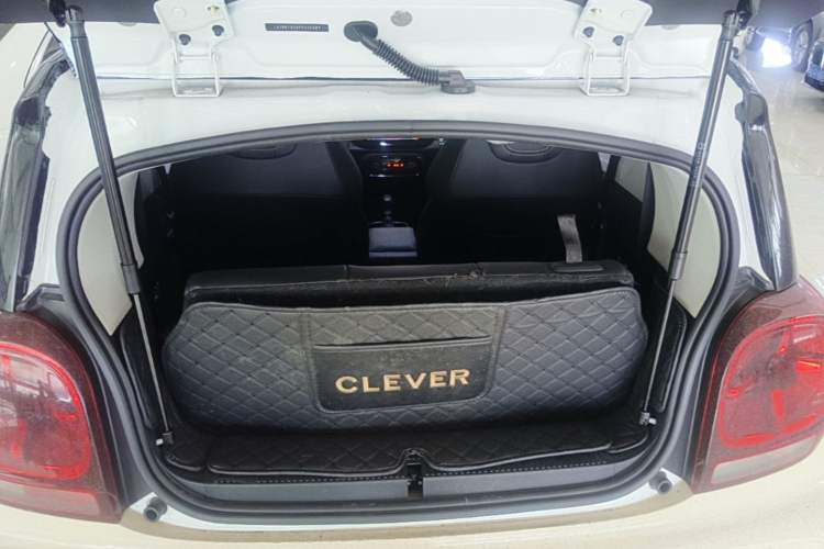 Used Roewe Clever 2022 311km QiQi BoBo Edition Trunk
